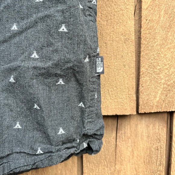 The North Face Men’s 100% Cotton Short Sleeve Button Down Shirt XL Camping Black - Picture 2 of 8